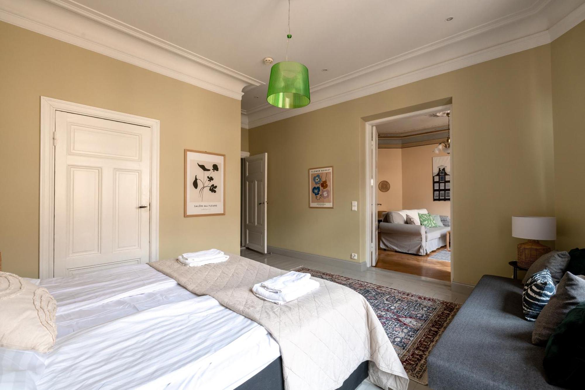 Apartment 2ndhomes Luxurious 127 M2 3br Top Floor In Historically Valuable Building In City Center *